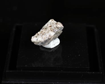 Nöggerathite-(Ce)
